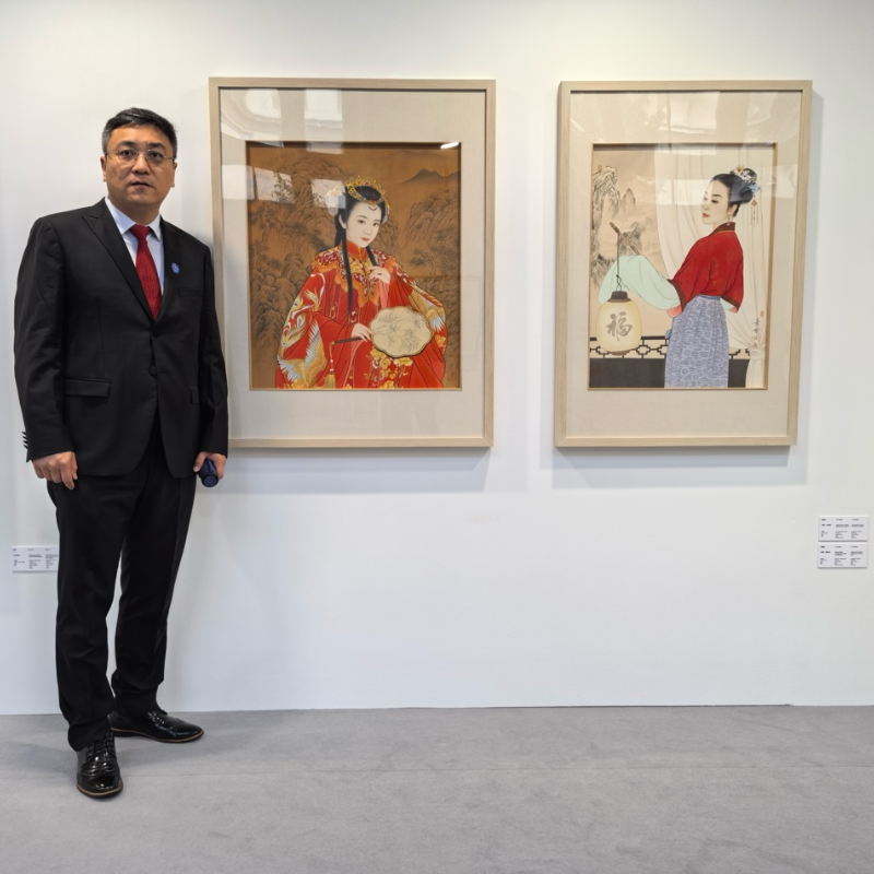 画家崔景哲携“中国红”亮相法国巴黎中法艺术大展