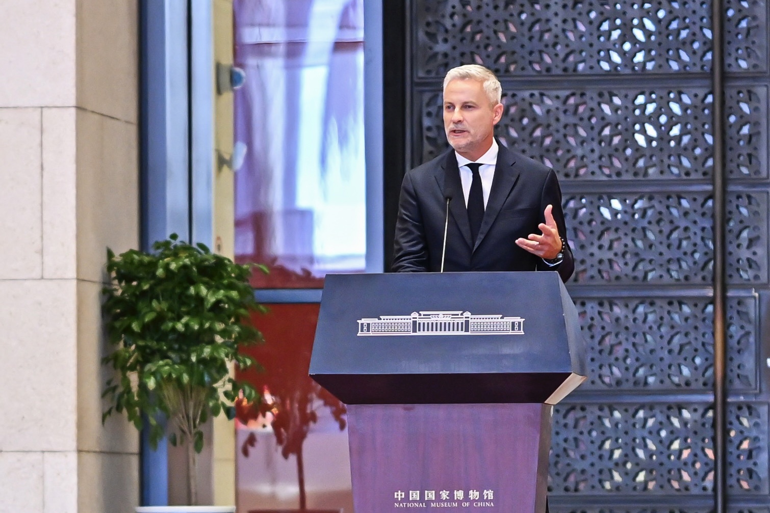 欧莱雅与中国国家博物馆共同呈现的“浴火重生——巴黎圣母院增强现实沉浸式展览”盛大开幕