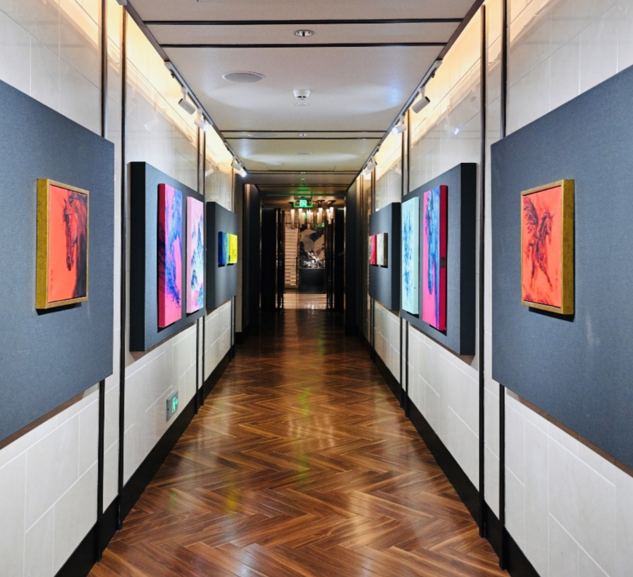 北京王府井文华东方酒店呈献齐兴华艺术展「龙驰马跃·华墨启春」
